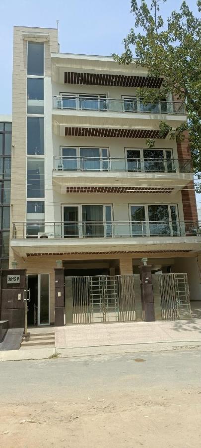Lime Tree Luxurious 3Bhk Serviced Apartment Near Medanta Gurgaon Exterior photo